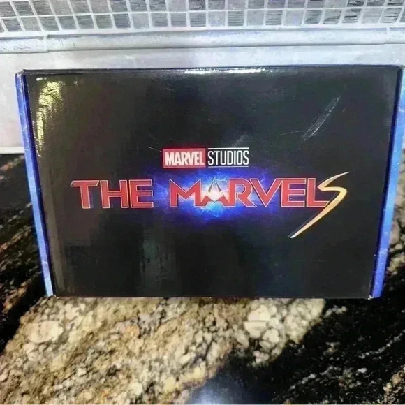 Funko Pop! THE MARVELS MCC Marvel Collector Corps Box Size Large ⚡️IN HAND⚡️ - Picture 3 of 9